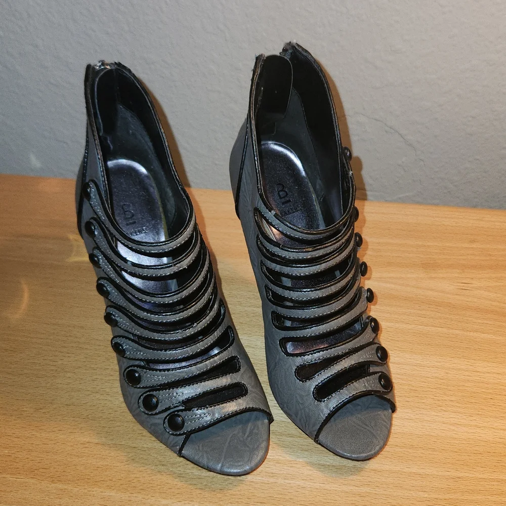 Bakers Chleo heel gray Sz 6 b